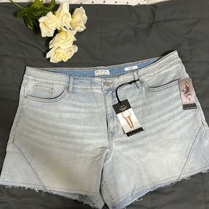 Sofía Vergara beautiful shorts. Size 18